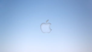 淡い水色のAppleロゴ グラデーションのデスクトップPC用の壁紙