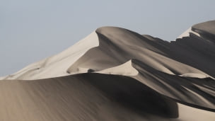 影のある砂漠のデスクトップPC用の壁紙