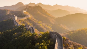 朝靄に包まれる万里の長城 / 中国 / 世界遺産 / Great Wall of China / 4KのデスクトップPC用の壁紙
