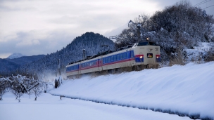 豪雪地帯の電車のデスクトップPC用の壁紙
