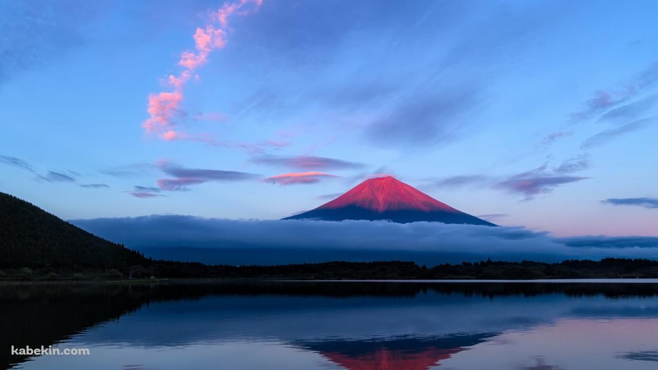 水に映る赤富士の壁紙(1280px x 720px) 高画質 PC・デスクトップ用