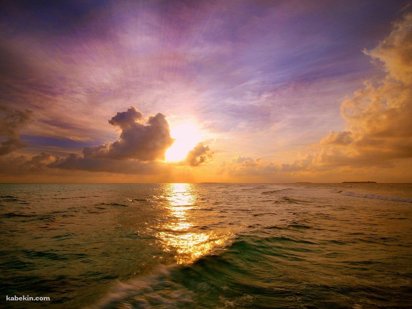 モルディブの海と夕日の壁紙(1440px x 1080px) 高画質 PC・デスクトップ用