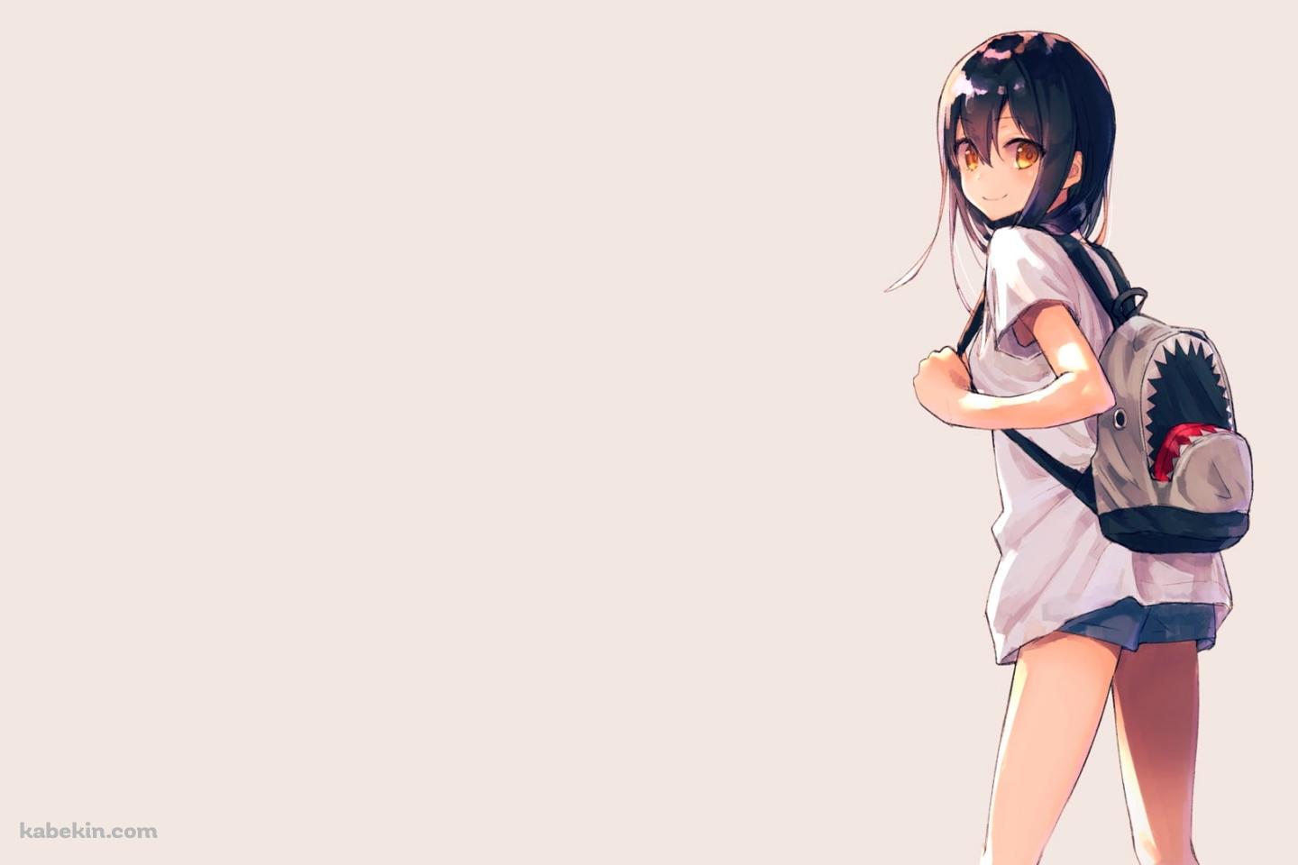 鮫のリュックを背負った女の子の壁紙(1440px x 960px) 高画質 PC・デスクトップ用
