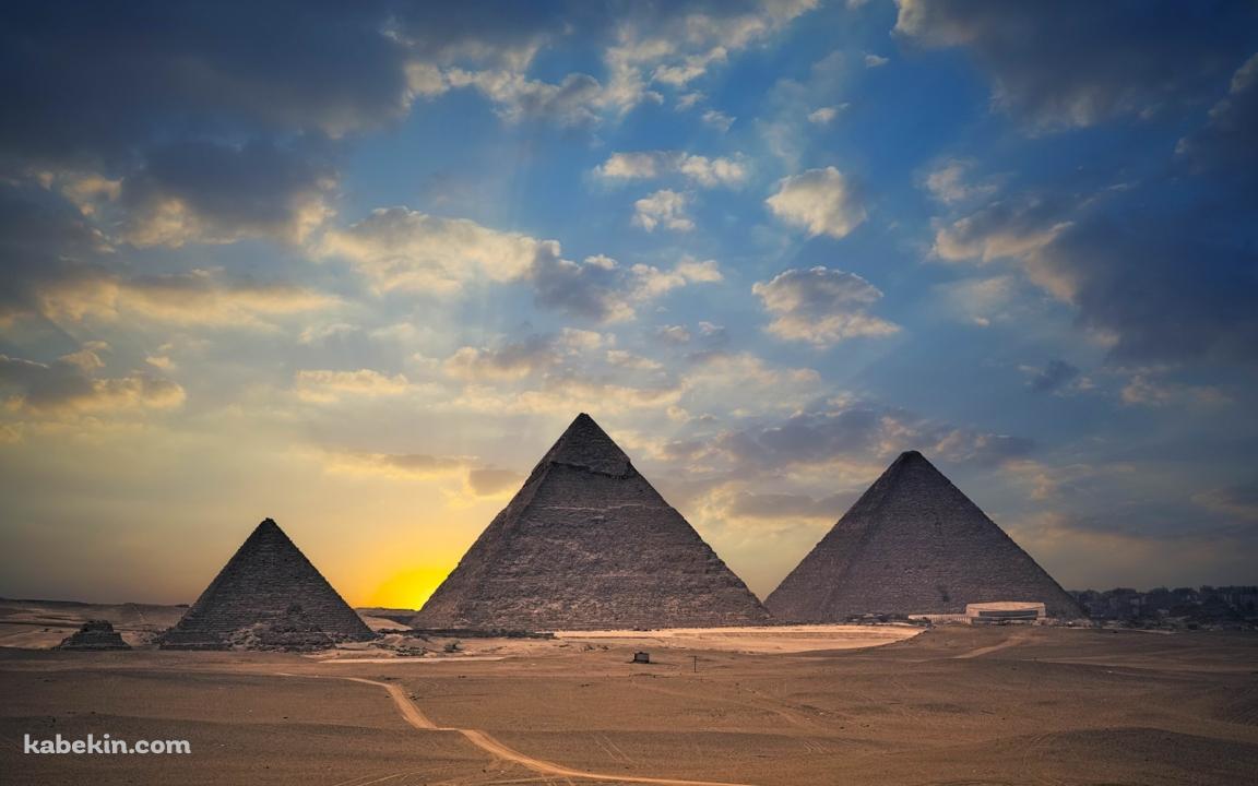 エジプトの並んだピラミッドの壁紙(1152px x 720px) 高画質 PC・デスクトップ用
