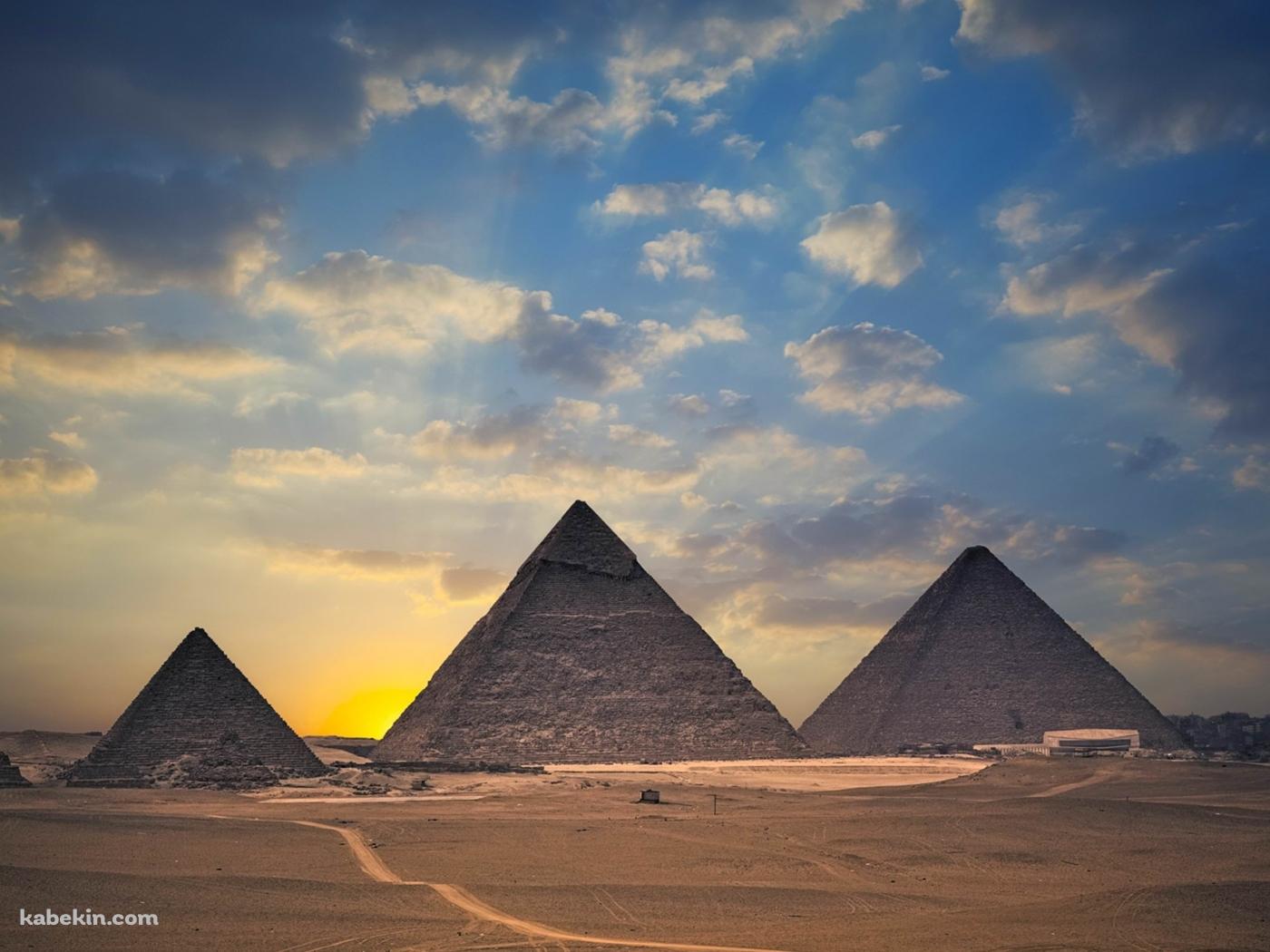 エジプトの並んだピラミッドの壁紙(1400px x 1050px) 高画質 PC・デスクトップ用