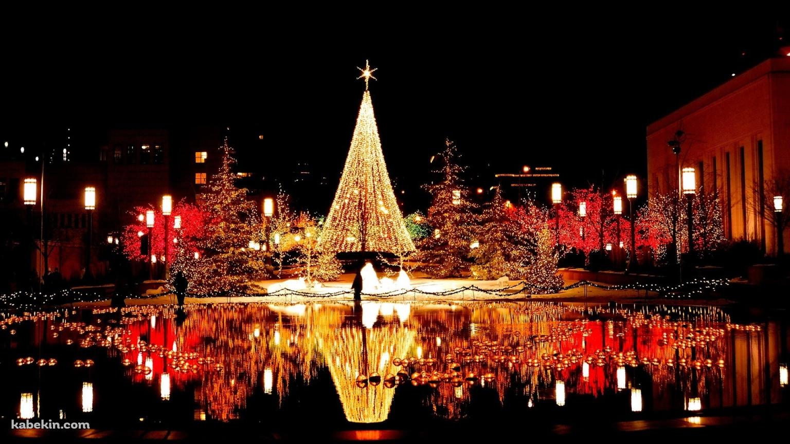 光るクリスマスツリーの壁紙(1536px x 864px) 高画質 PC・デスクトップ用