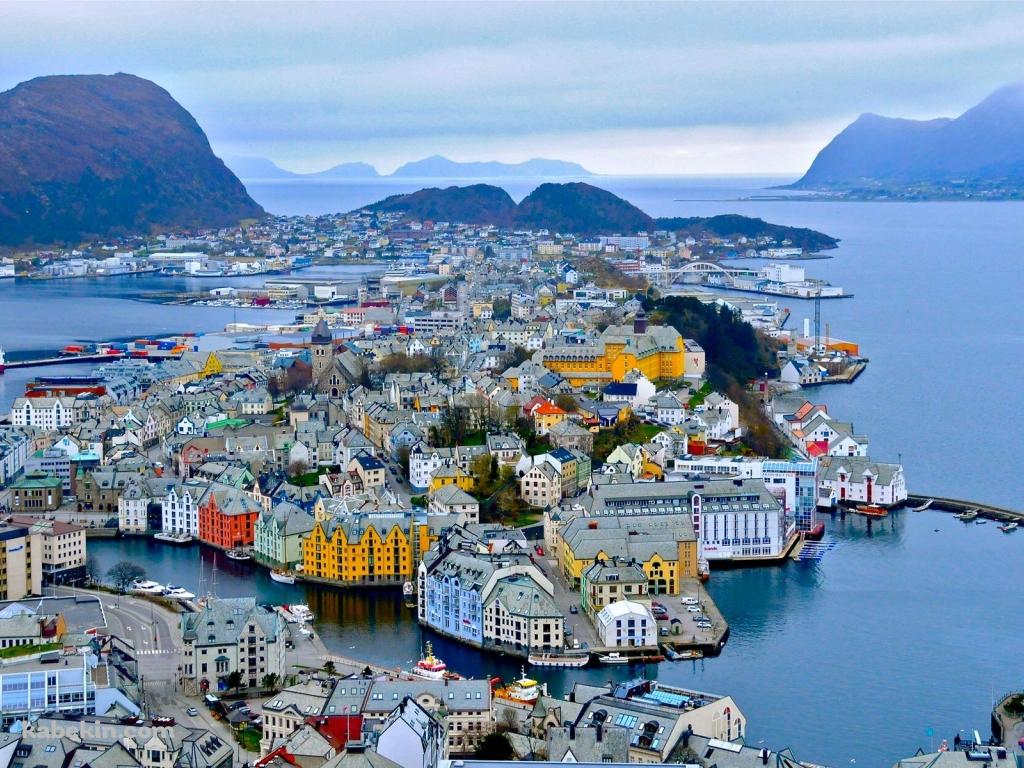 ノルウェーの港町の壁紙(1024px x 768px) 高画質 PC・デスクトップ用