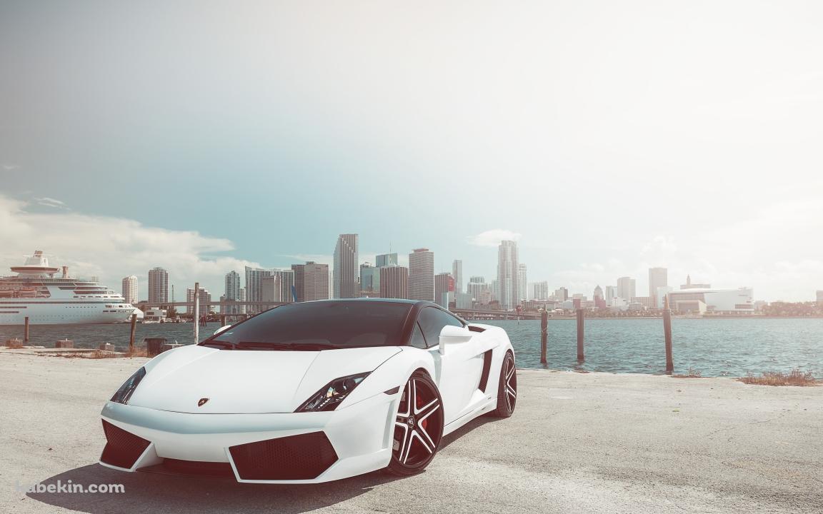 海沿いに停車するランボルギーニの壁紙(1152px x 720px) 高画質 PC・デスクトップ用