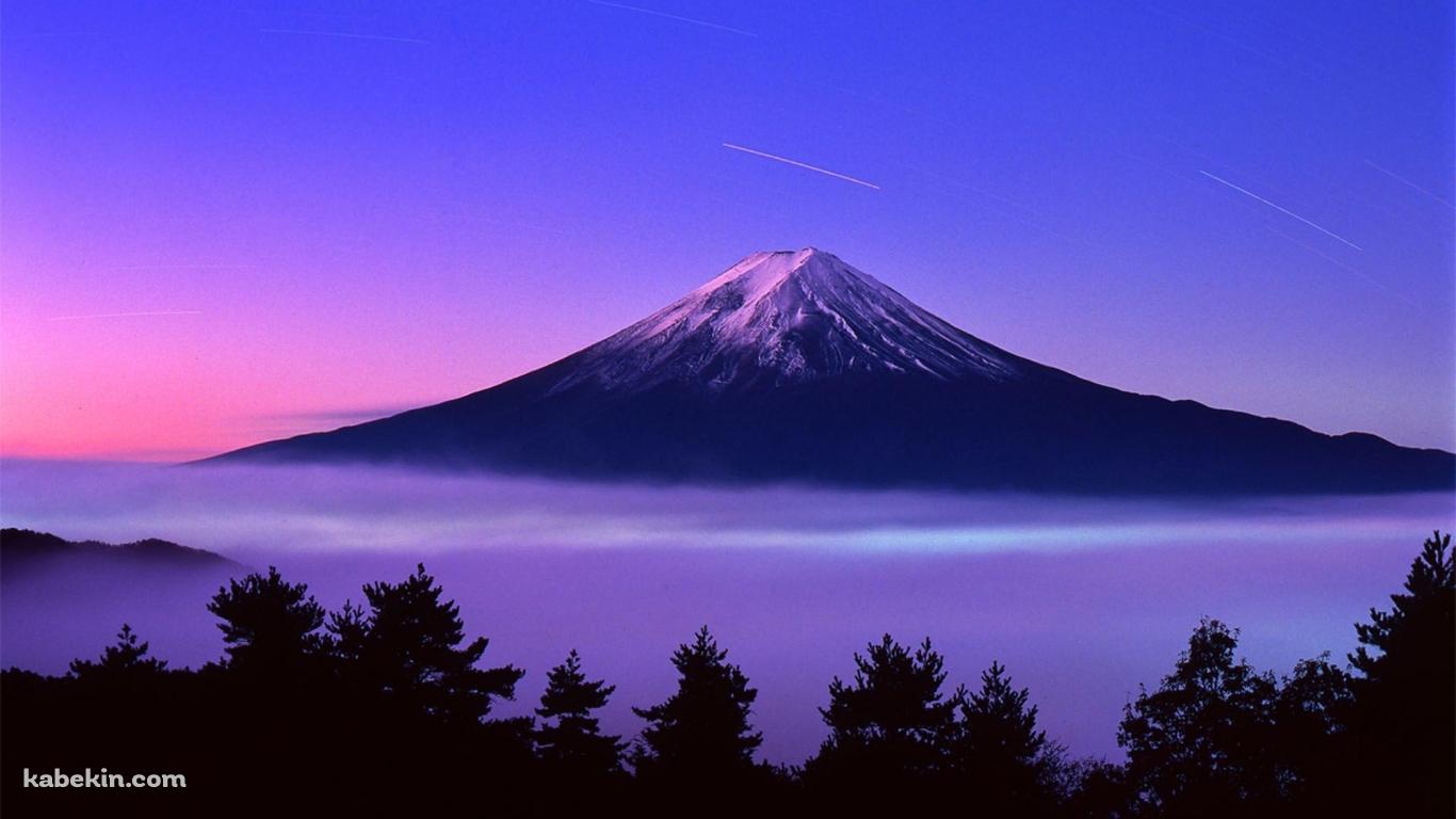 富士山と流れ星の壁紙(1366px x 768px) 高画質 PC・デスクトップ用