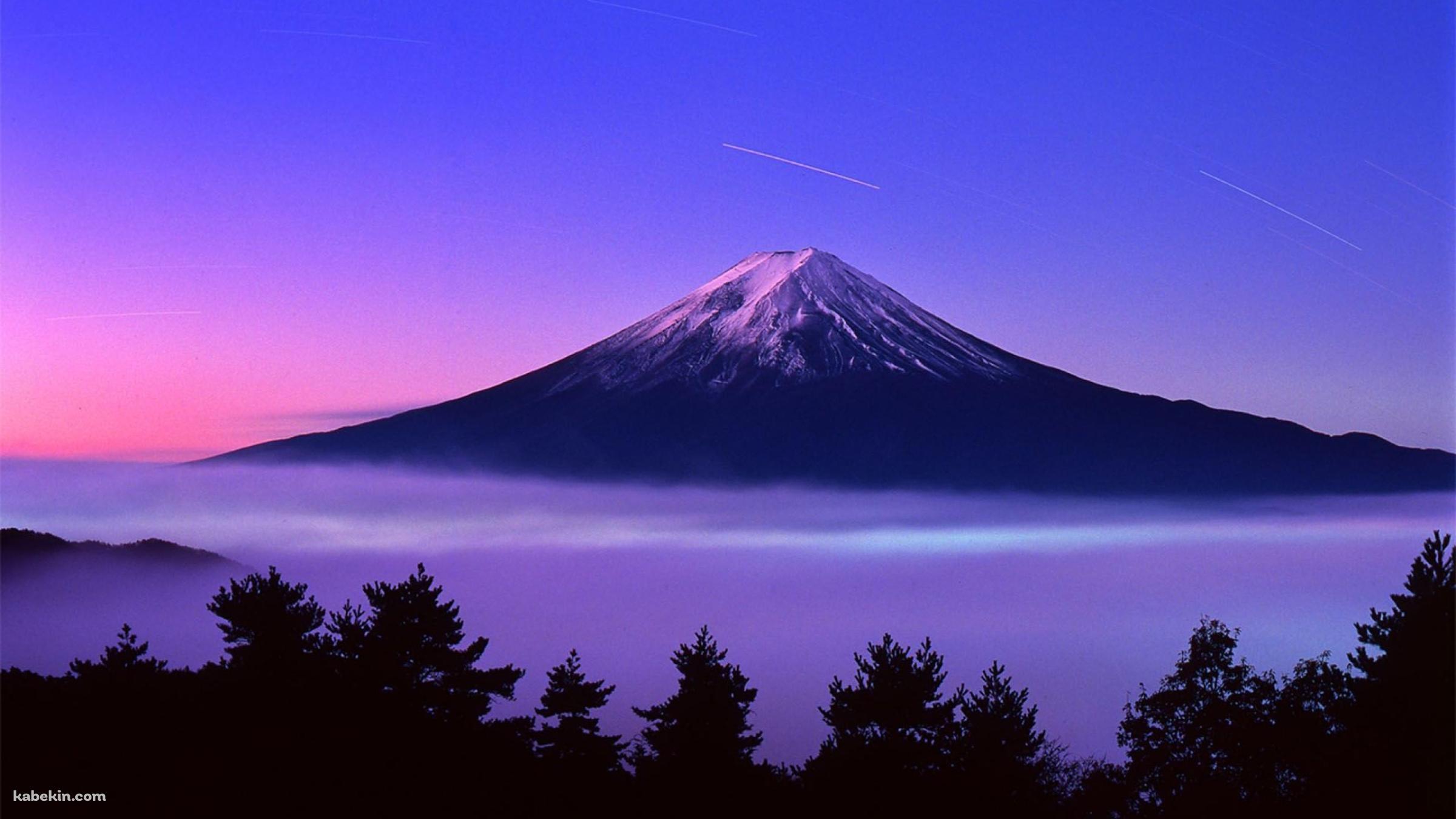 富士山と流れ星の壁紙(2400px x 1350px) 高画質 PC・デスクトップ用