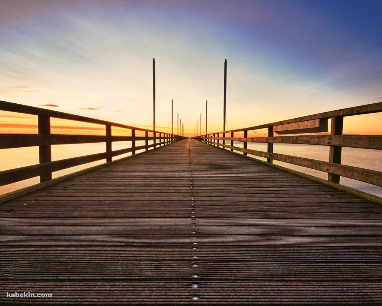 夜明けの桟橋の壁紙(1280px x 1024px) 高画質 PC・デスクトップ用