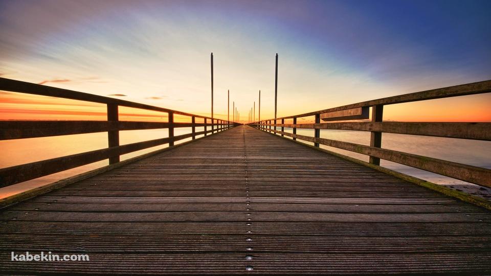 夜明けの桟橋の壁紙(960px x 540px) 高画質 PC・デスクトップ用