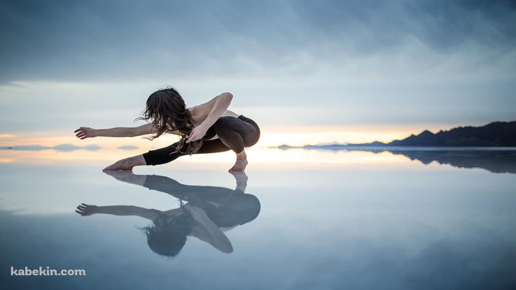 鏡面するダンスの壁紙(1051px x 591px) 高画質 PC・デスクトップ用