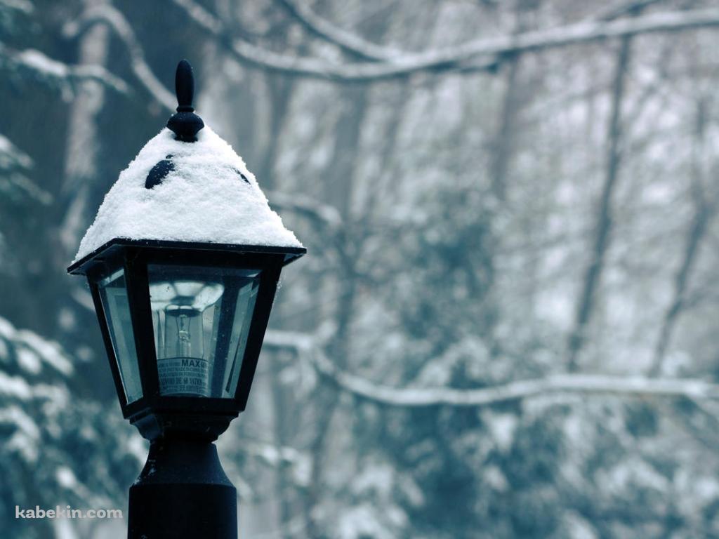 雪が積もった街灯の壁紙(1024px x 768px) 高画質 PC・デスクトップ用