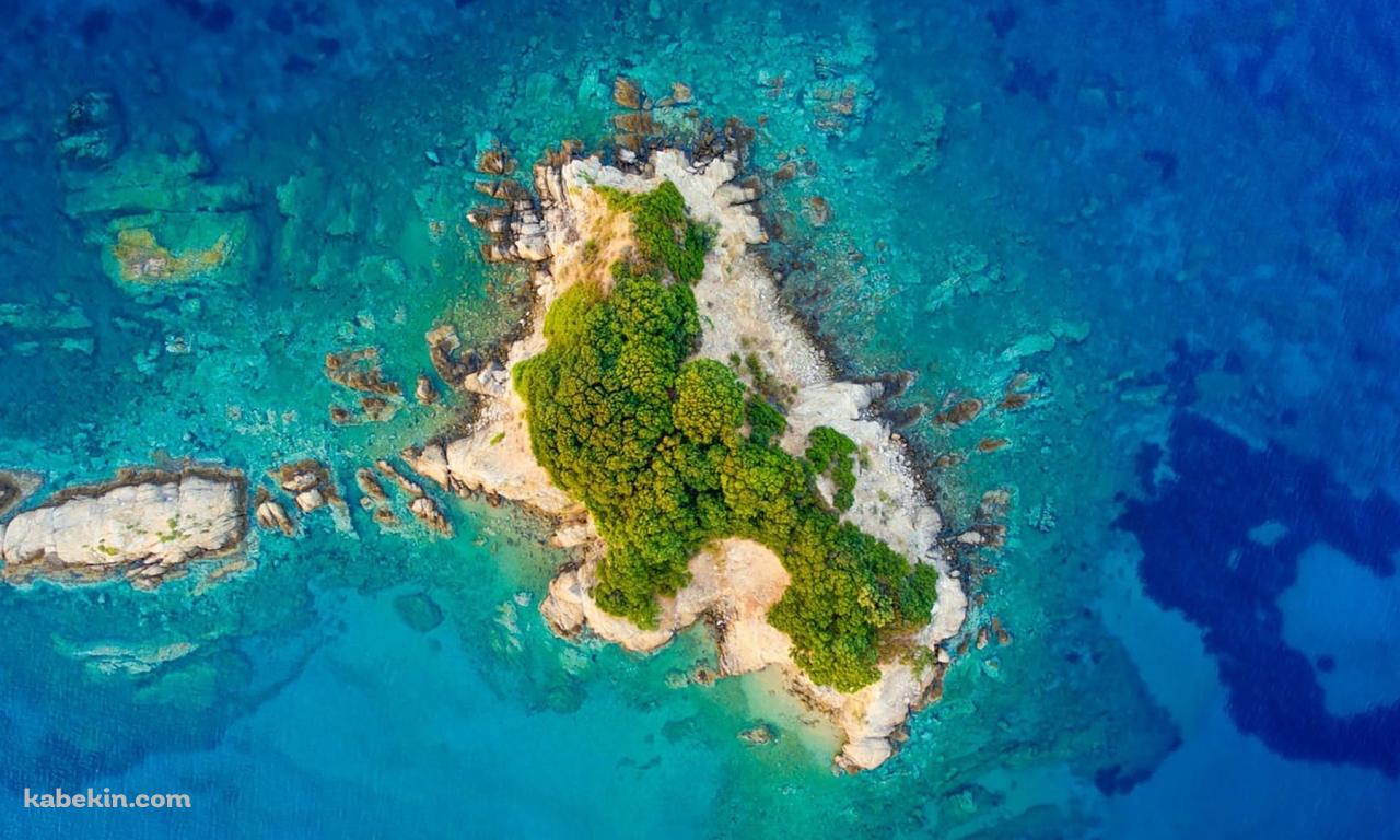 上から俯瞰した無人島 離島の壁紙(1280px x 768px) 高画質 PC・デスクトップ用