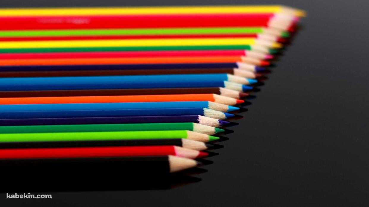 カラフルな色鉛筆の壁紙(1242px x 698px) 高画質 PC・デスクトップ用