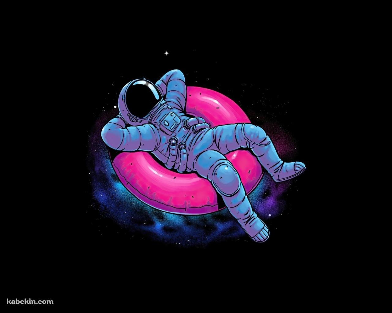 宇宙 ピンクの浮き輪でリラックスする宇宙飛行士の壁紙(1280px x 1024px) 高画質 PC・デスクトップ用