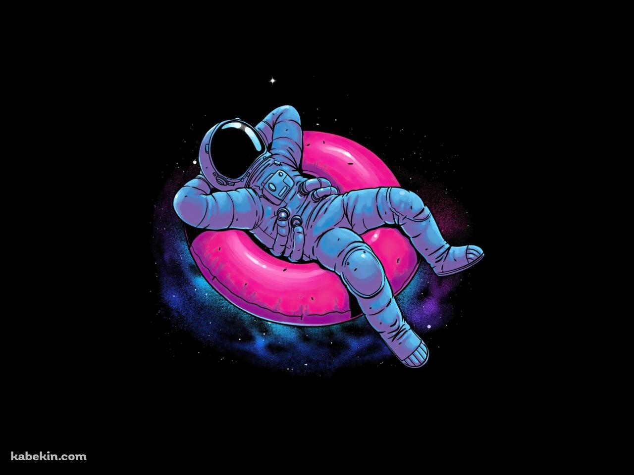 宇宙 ピンクの浮き輪でリラックスする宇宙飛行士の壁紙(1280px x 960px) 高画質 PC・デスクトップ用