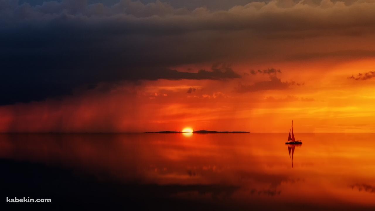 夕暮れ ヨット 航行の壁紙(1280px x 720px) 高画質 PC・デスクトップ用