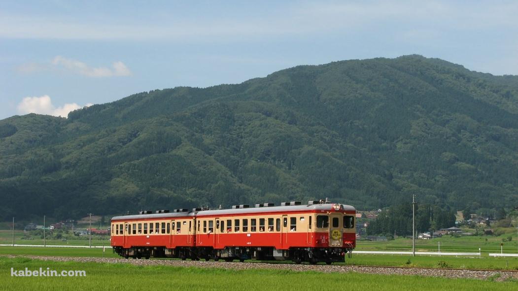 田舎の電車の壁紙(1051px x 591px) 高画質 PC・デスクトップ用