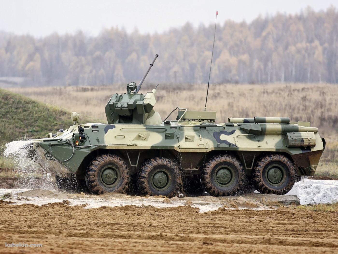 ミリタリー柄の戦車の壁紙(1400px x 1050px) 高画質 PC・デスクトップ用