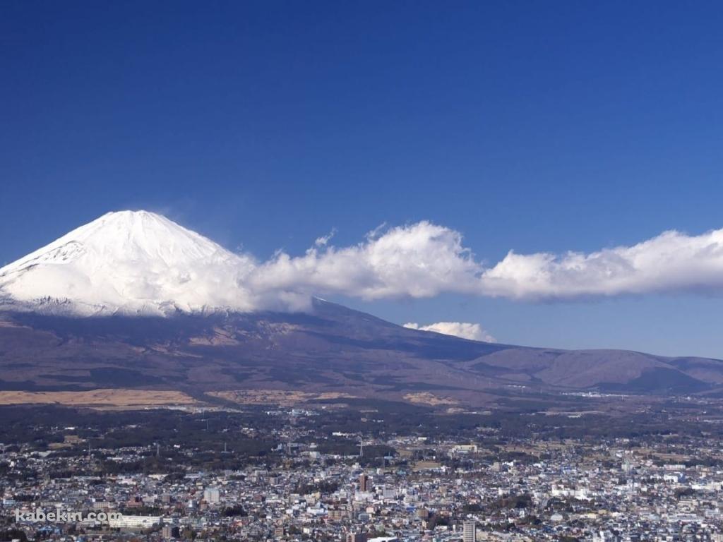 富士山 裾野に広がる街並みの壁紙(1024px x 768px) 高画質 PC・デスクトップ用
