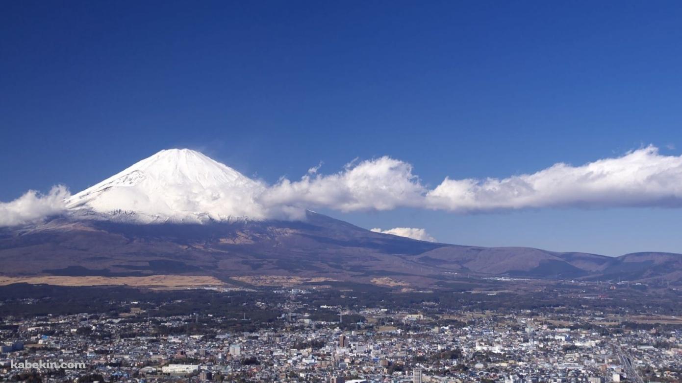 富士山 裾野に広がる街並みの壁紙(1391px x 783px) 高画質 PC・デスクトップ用
