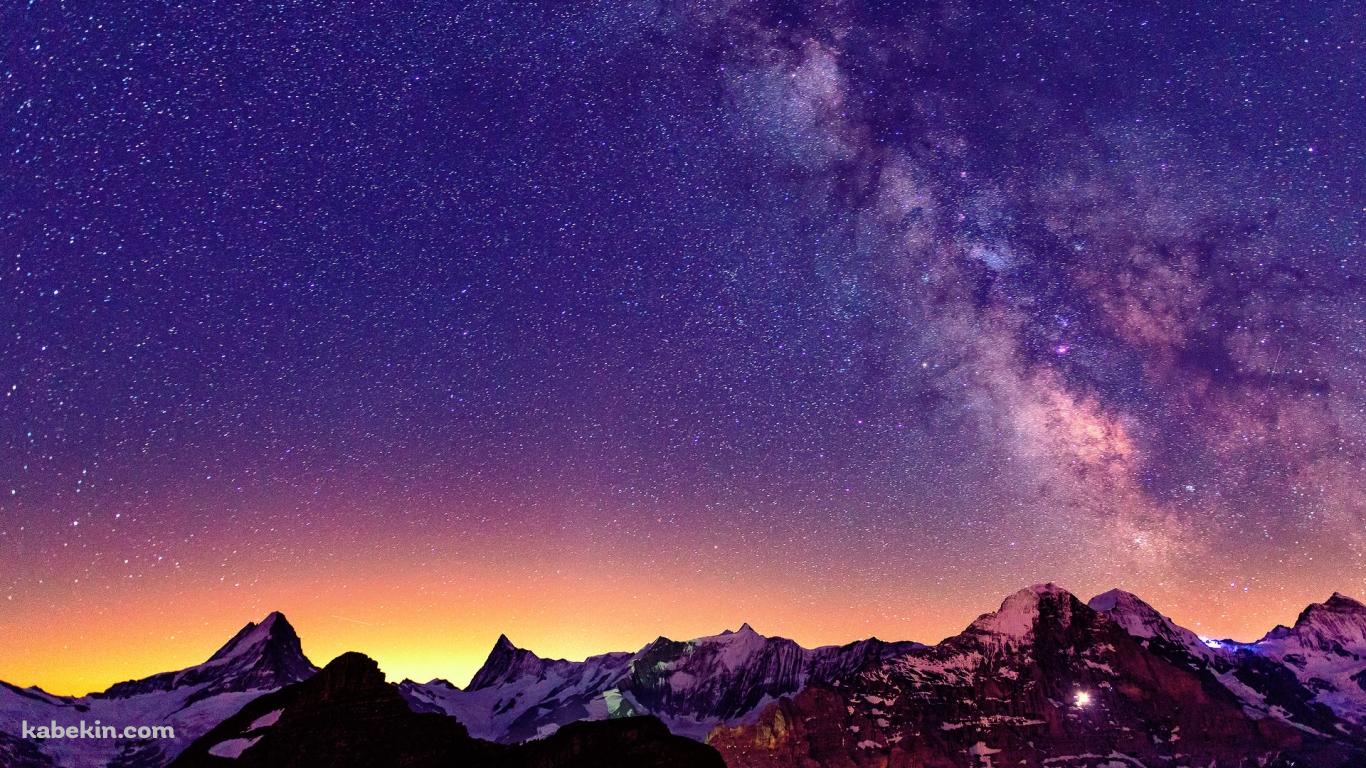 紫色の銀河と雪山の壁紙(1366px x 768px) 高画質 PC・デスクトップ用