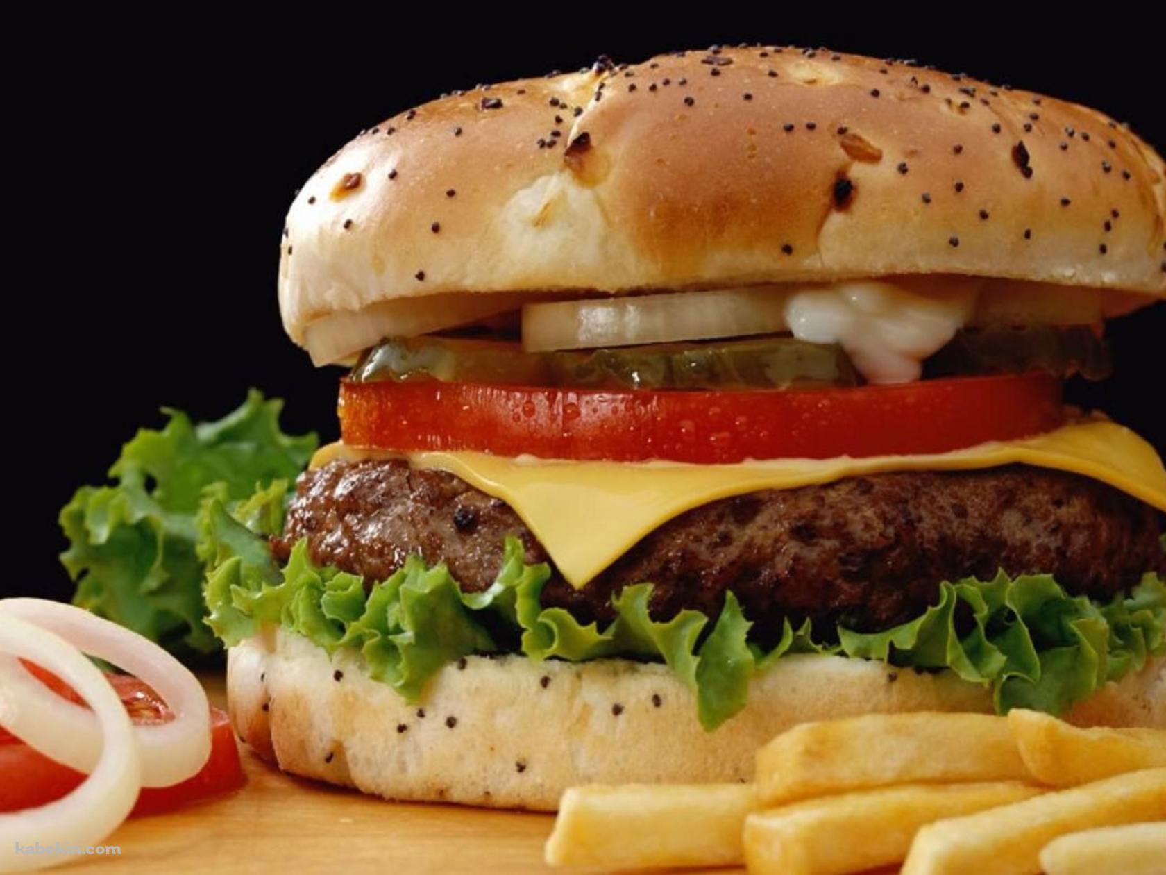 美味しそうなハンバーガー ピクルス トマト 肉の壁紙(1680px x 1260px) 高画質 PC・デスクトップ用