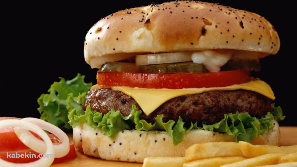 美味しそうなハンバーガー ピクルス トマト 肉の壁紙(960px x 540px) 高画質 PC・デスクトップ用