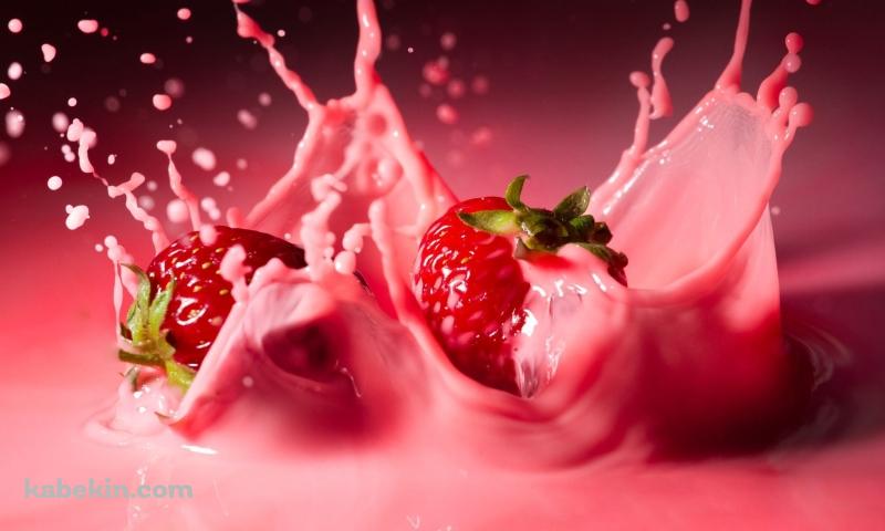 苺のウォータークラウンの壁紙(800px x 480px) 高画質 PC・デスクトップ用