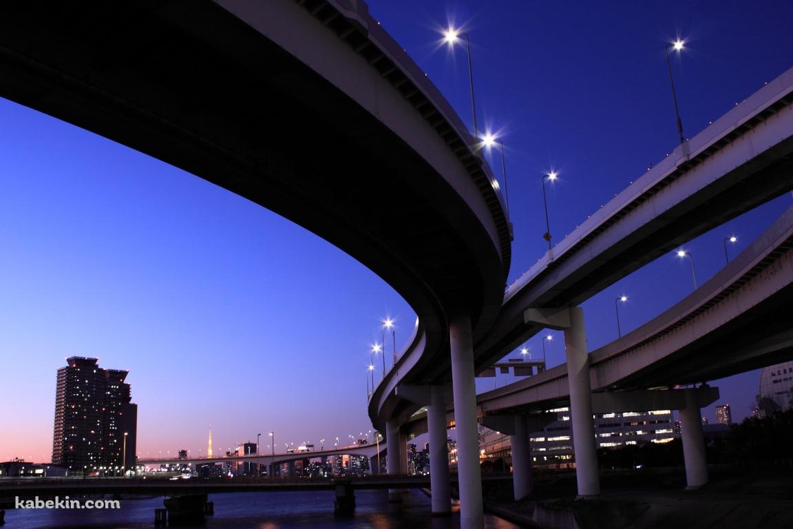 夜の高架下の壁紙(1152px x 768px) 高画質 PC・デスクトップ用