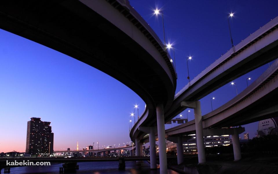 夜の高架下の壁紙(960px x 600px) 高画質 PC・デスクトップ用