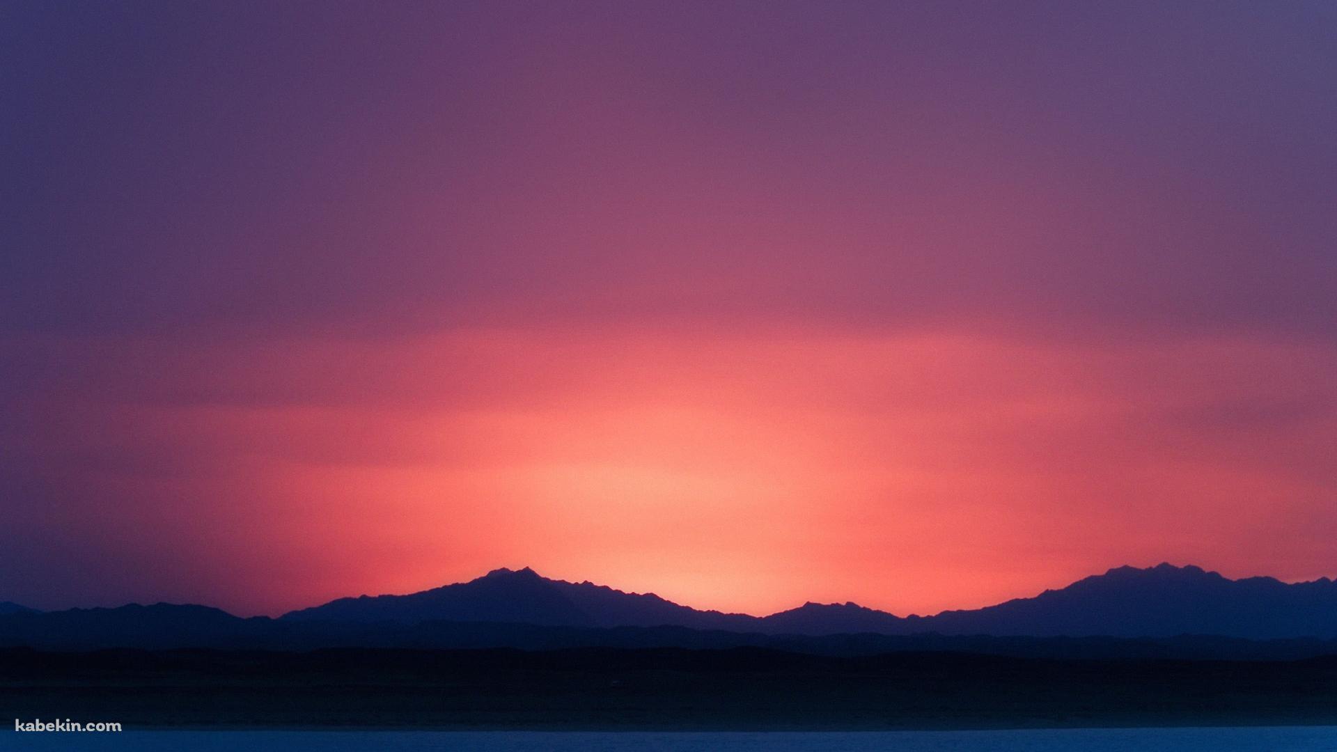 夕焼けと山並みの壁紙(1920px x 1080px) 高画質 PC・デスクトップ用