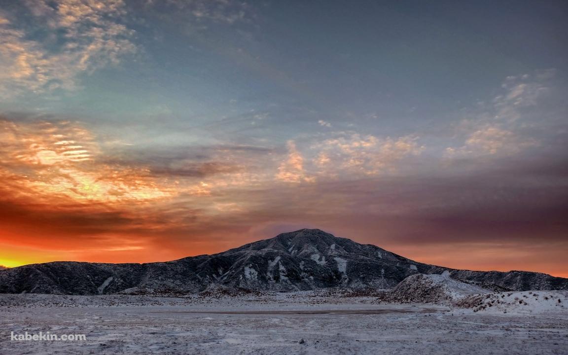綺麗な雪山と夕日の壁紙(1152px x 720px) 高画質 PC・デスクトップ用