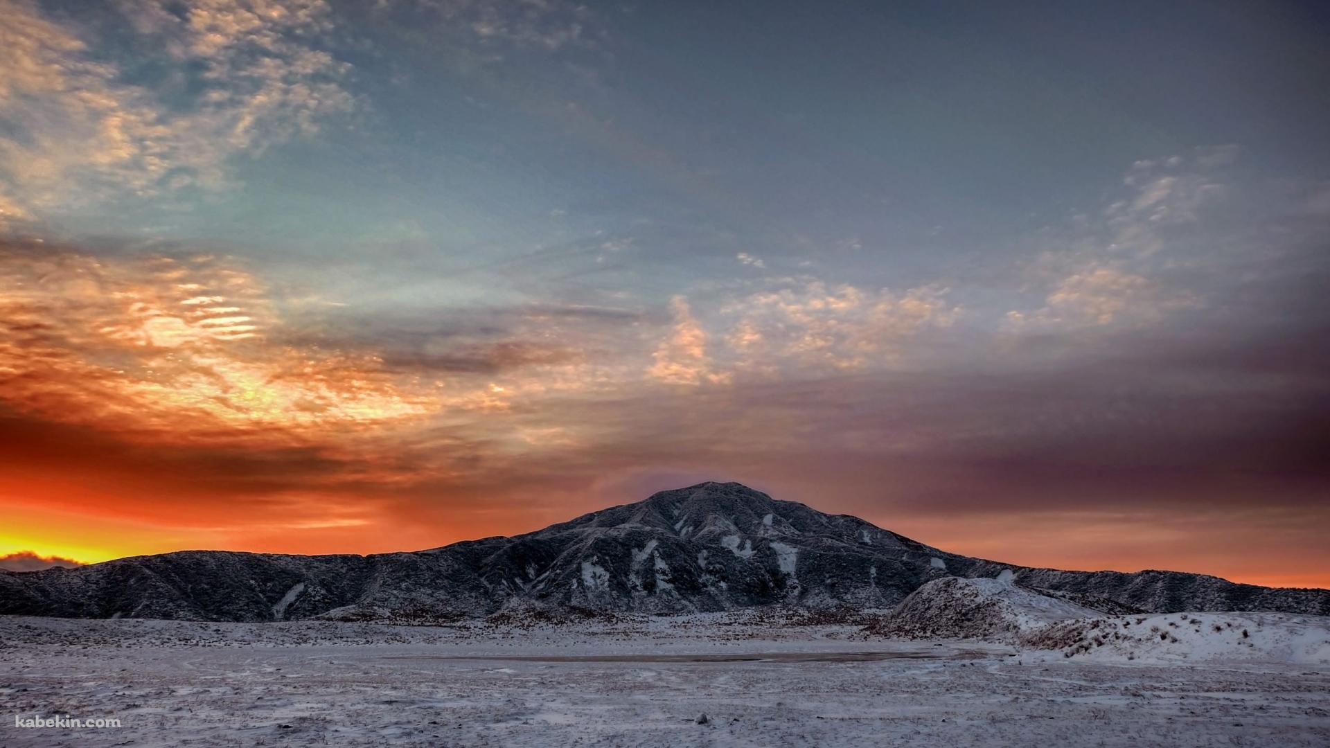 綺麗な雪山と夕日の壁紙(1920px x 1080px) 高画質 PC・デスクトップ用