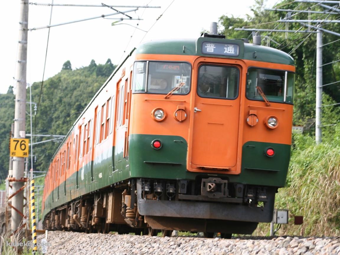 オレンジと緑の電車の壁紙(1152px x 864px) 高画質 PC・デスクトップ用