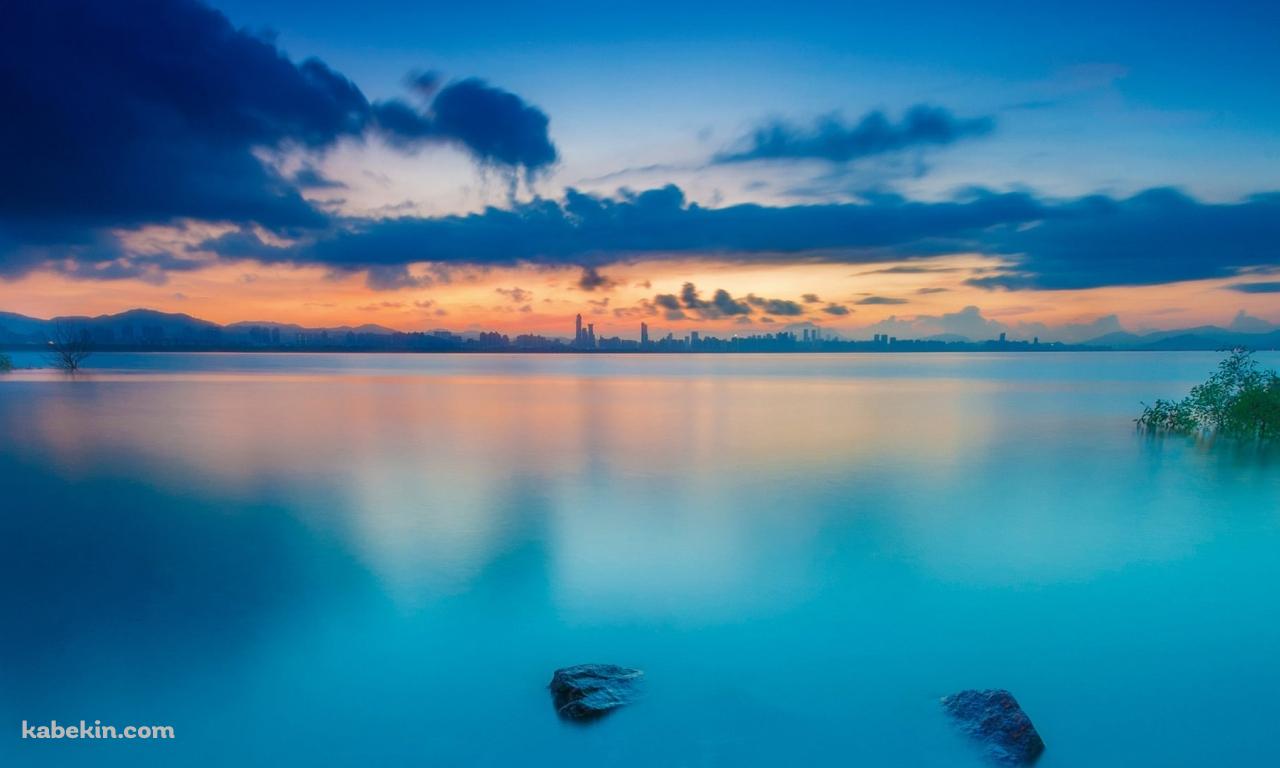 海から見た都会の壁紙(1280px x 768px) 高画質 PC・デスクトップ用