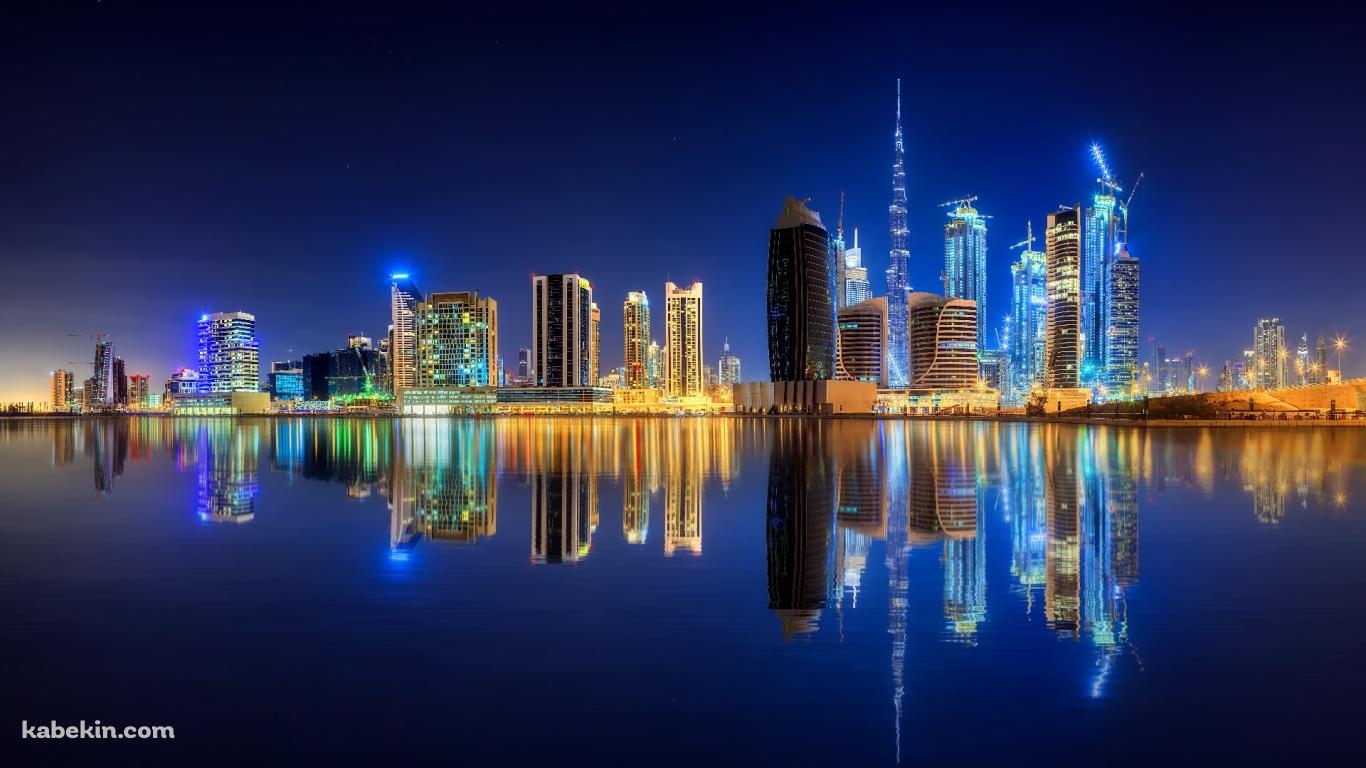 綺麗な海沿いの都会の夜景の壁紙(1366px x 768px) 高画質 PC・デスクトップ用