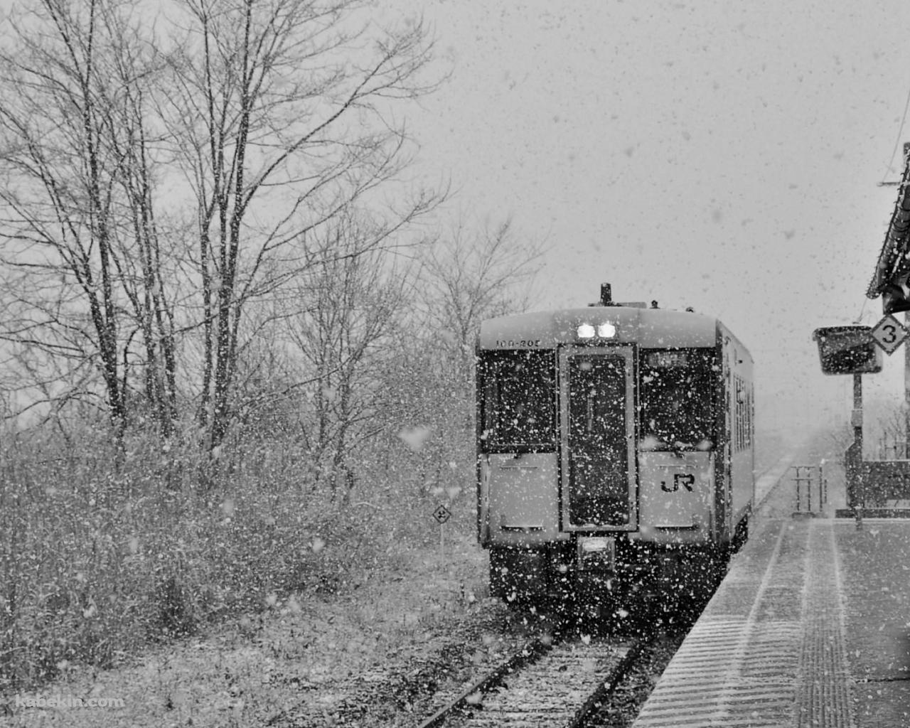 雪と電車の壁紙(1280px x 1024px) 高画質 PC・デスクトップ用