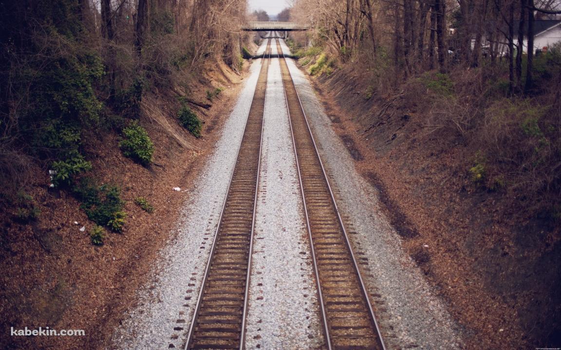 真っ直ぐ続く線路の壁紙(1152px x 720px) 高画質 PC・デスクトップ用