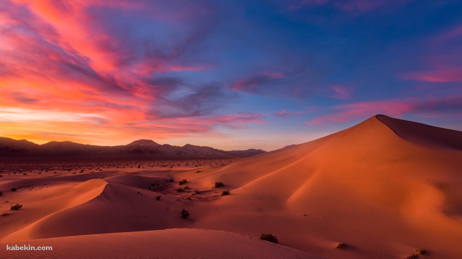夕暮れ時の砂漠の壁紙(1536px x 864px) 高画質 PC・デスクトップ用