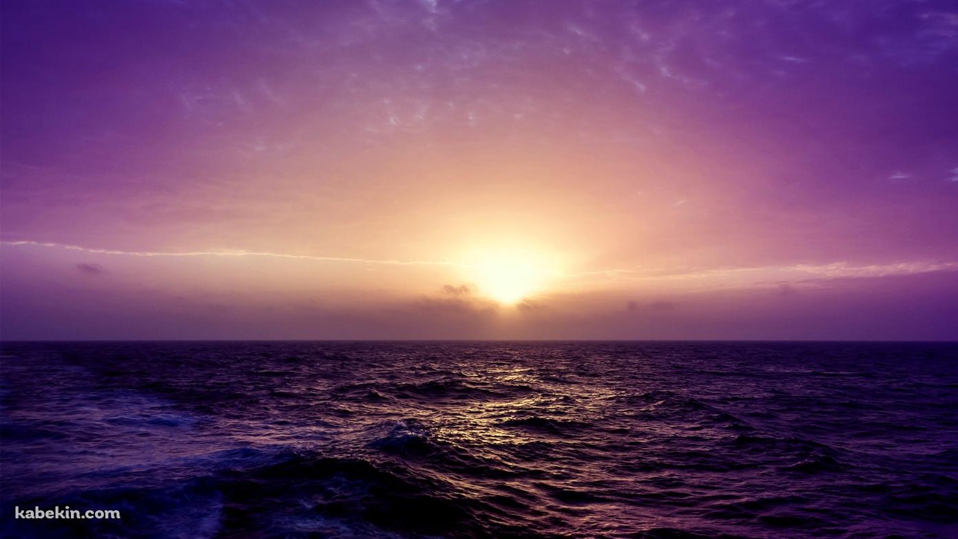 紫の海と夕日の壁紙(1391px x 783px) 高画質 PC・デスクトップ用