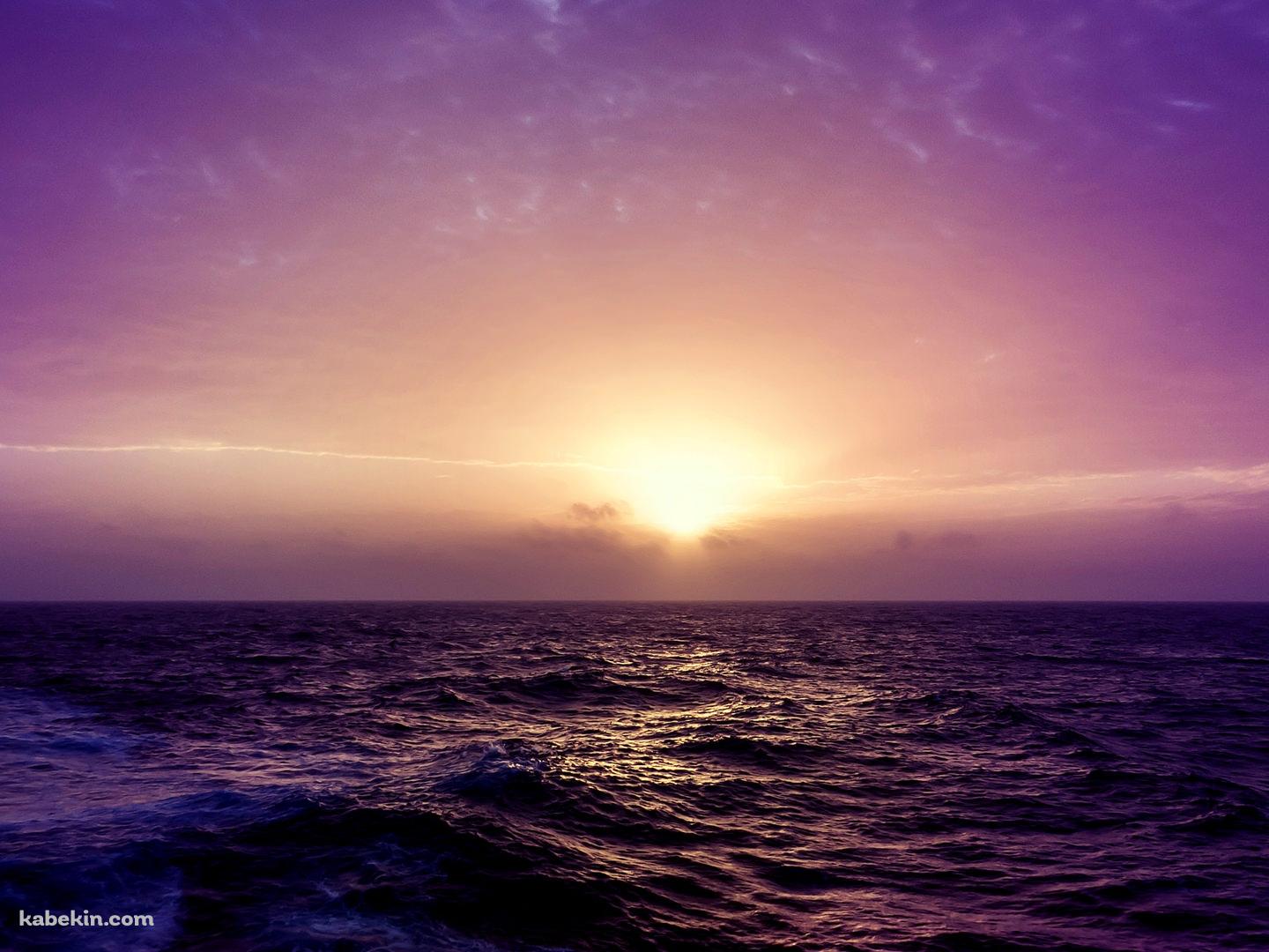 紫の海と夕日の壁紙(1440px x 1080px) 高画質 PC・デスクトップ用