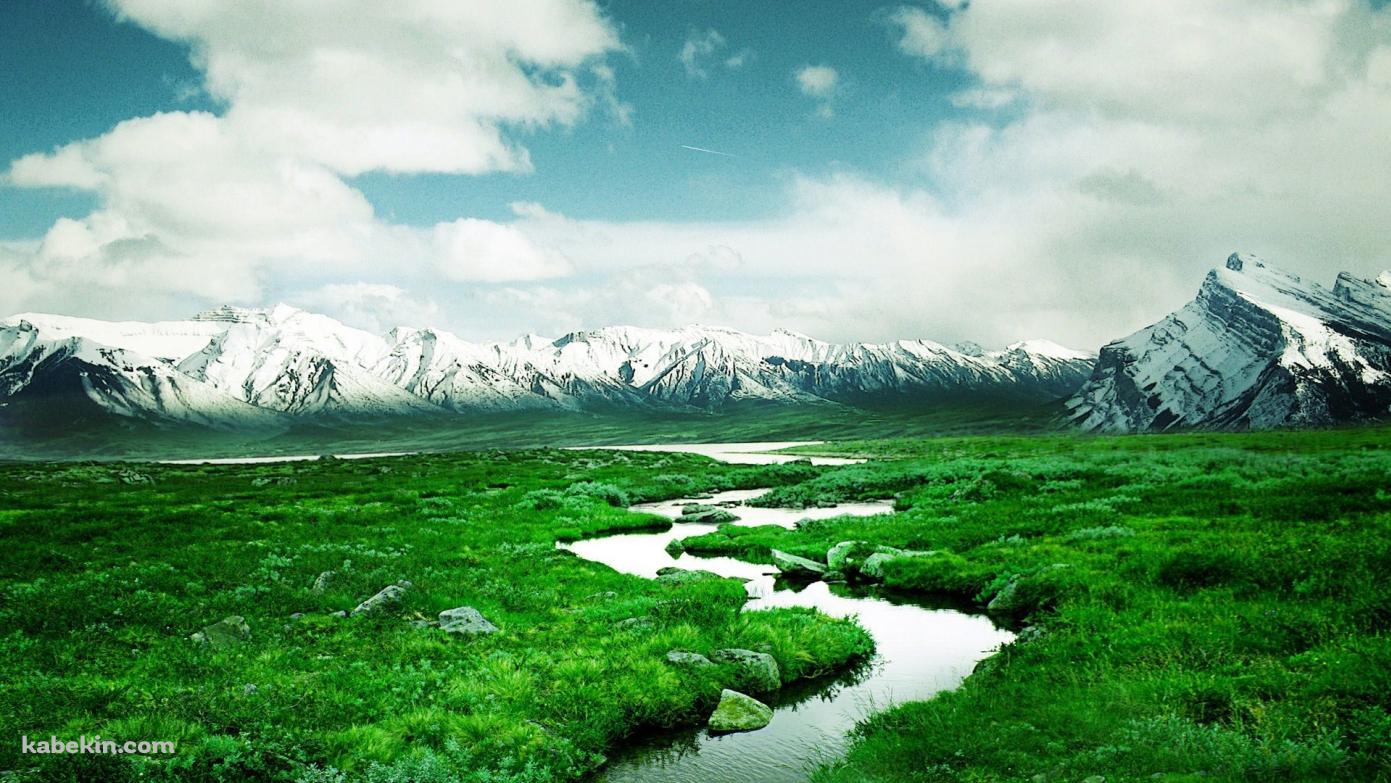 山に続く川の壁紙(1391px x 783px) 高画質 PC・デスクトップ用