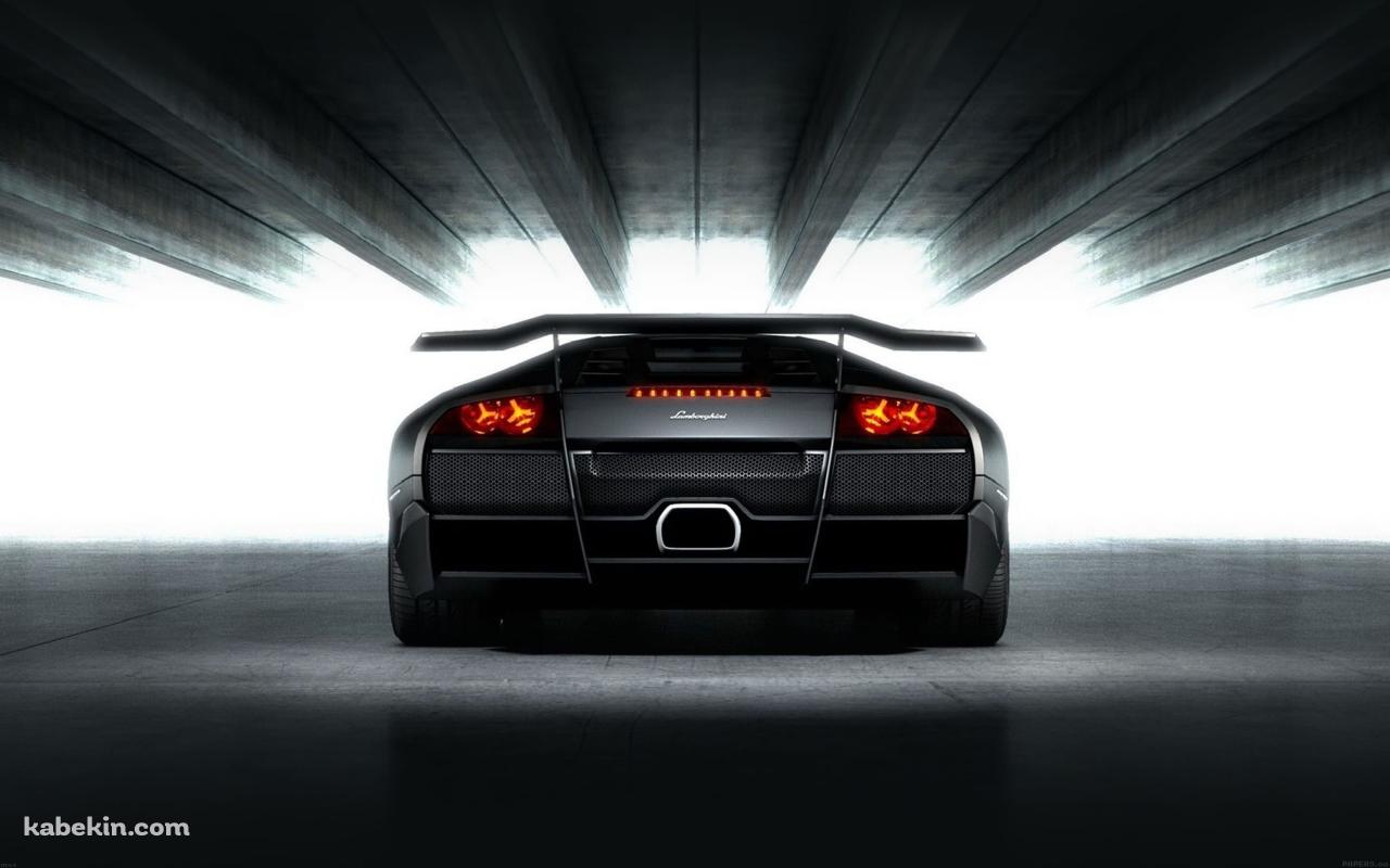 背面から見た黒い車の壁紙(1280px x 800px) 高画質 PC・デスクトップ用