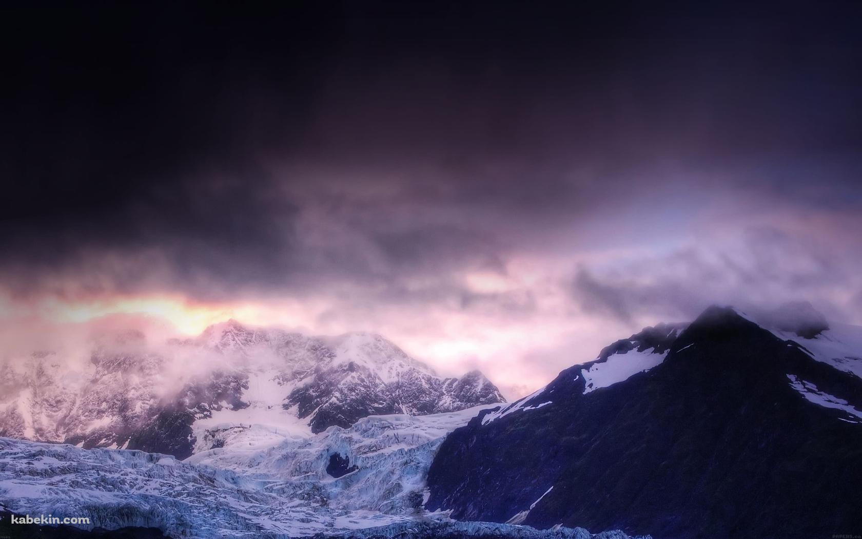 曇天模様の雪山の壁紙(1680px x 1050px) 高画質 PC・デスクトップ用