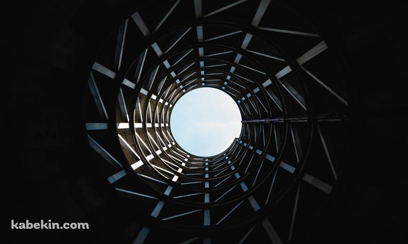 丸い空 円柱状の建物の壁紙(800px x 480px) 高画質 PC・デスクトップ用