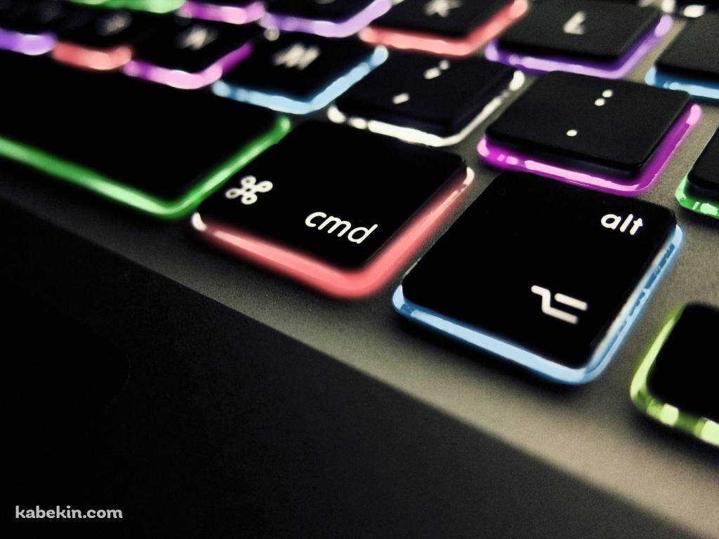光るキーボードの壁紙(1024px x 768px) 高画質 PC・デスクトップ用
