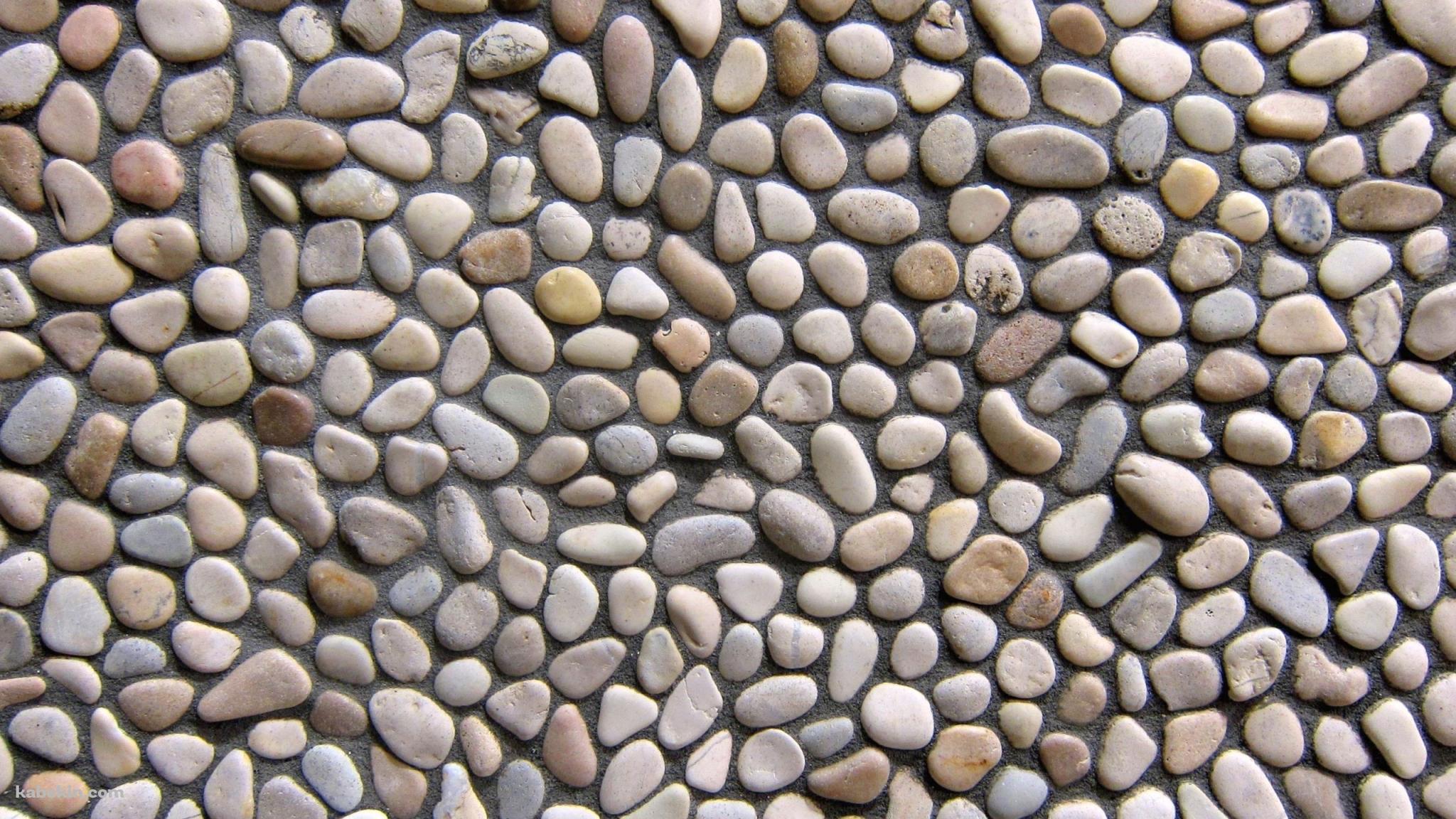 敷き詰められた小石の壁紙(2048px x 1152px) 高画質 PC・デスクトップ用